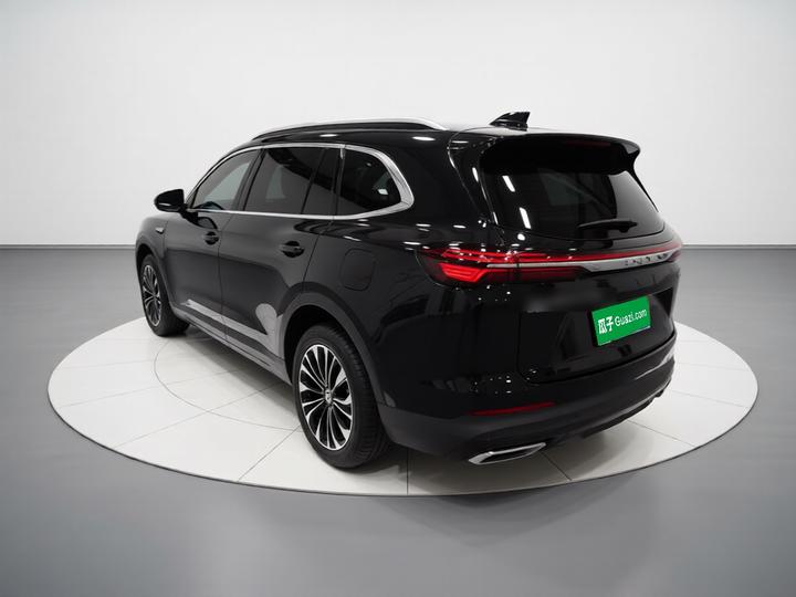 2025 Envision Plus 28T RWD photo 4