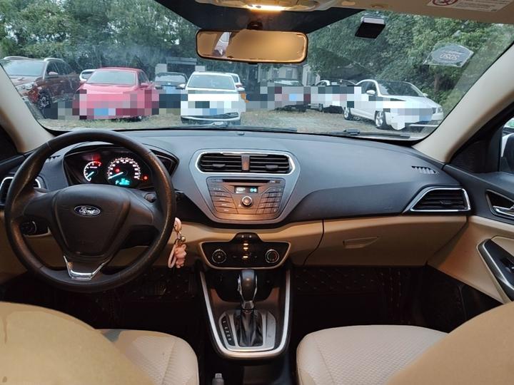 Escort 2017 Facelift 1.5L AT Comfort photo 5