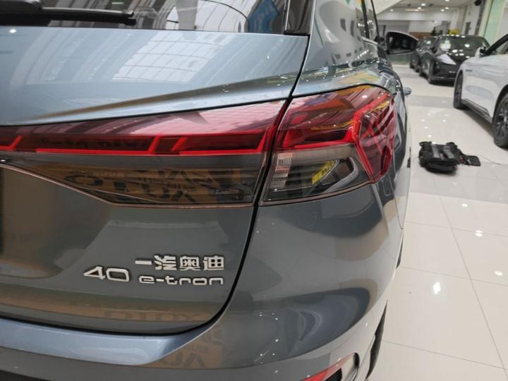 Q4 e-tron 2022 40 e-tron photo 7