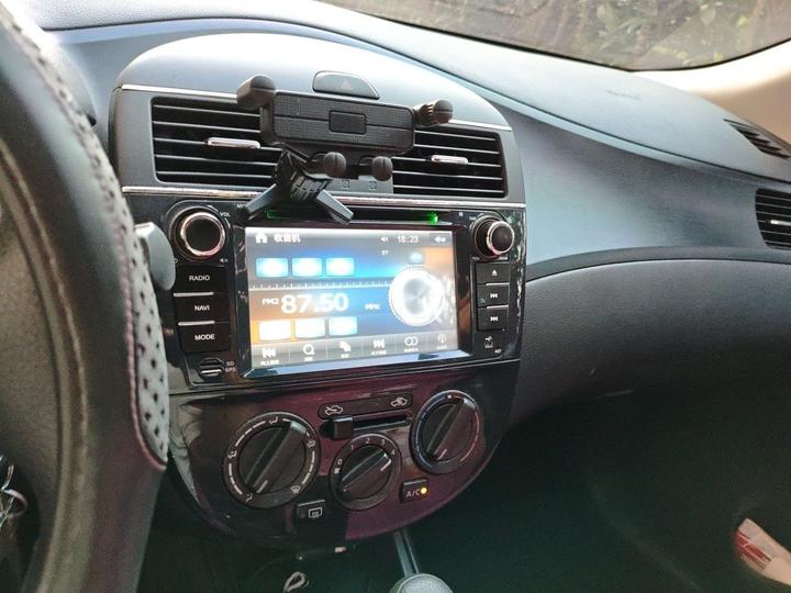 Tiida 2011 1.6L CVT Comfort photo 5