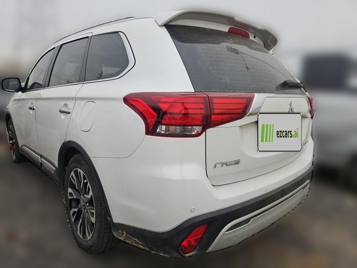 Outlander 2020 2.4L AWD Enjoy 5-Seater photo 4