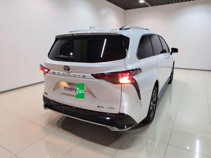 Granvia 2024 2.5L Hybrid Premium PLUS AWD photo 6