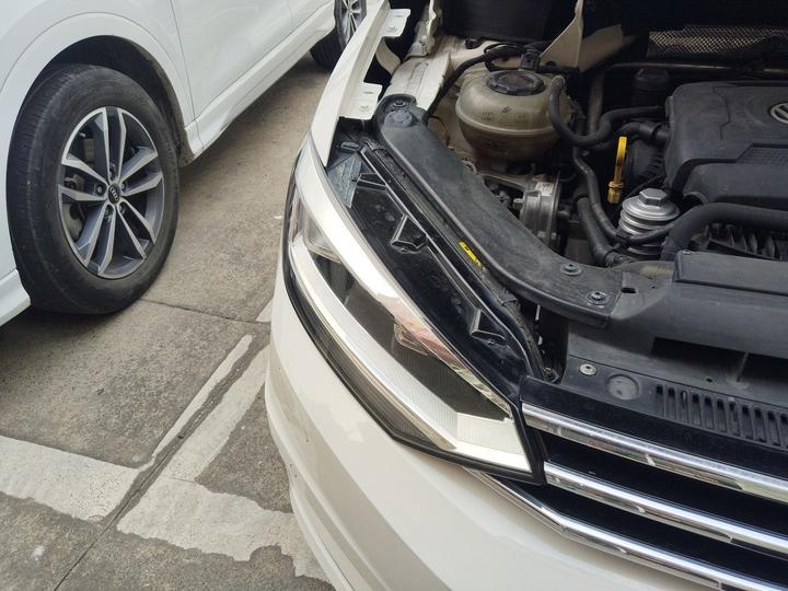 2016 L 330TSI DSG Luxury photo 7