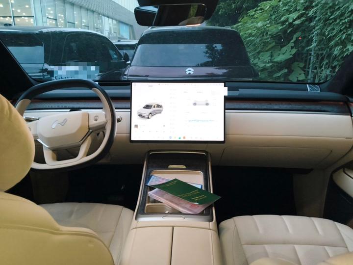 L90 2025 Max 6-Seater 60 photo 5