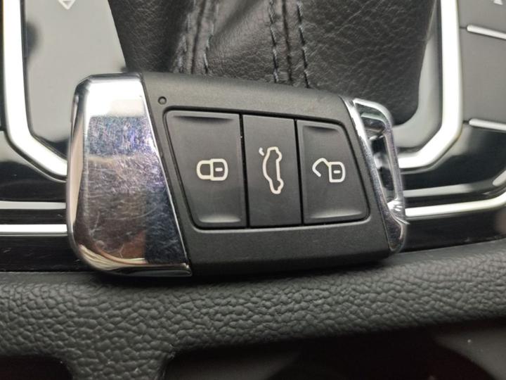 FAW-Volkswagen CC 2023 380TSI photo 8