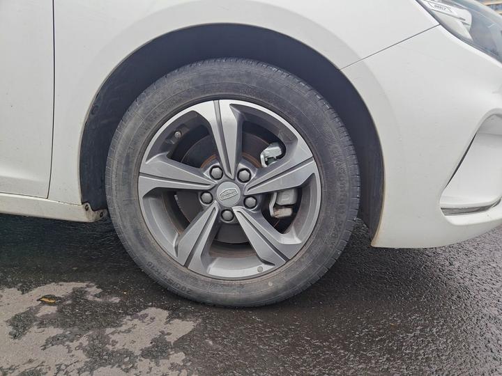 Emgrand GL 2018 1.4T MT Elite Connected photo 8