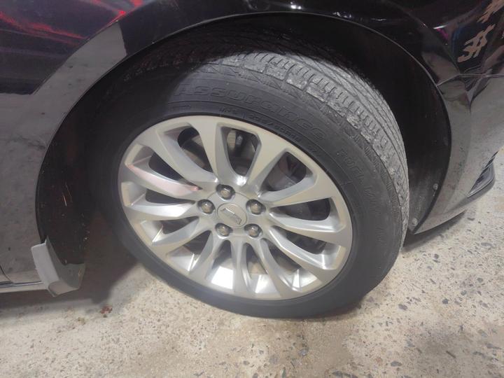 XTS 2018 28T Tech photo 8