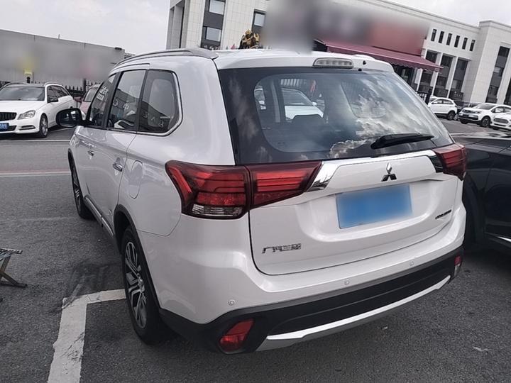Outlander 2016 2.4L AWD Elite 5-Seater photo 4