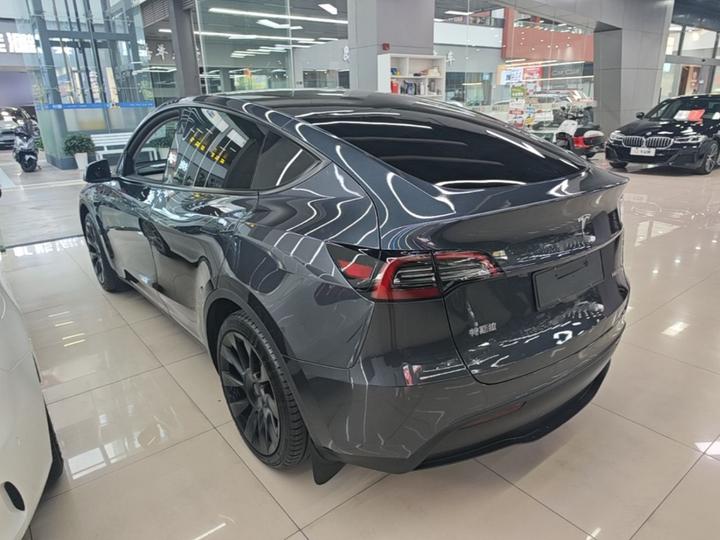 Model Y 2024 RWD photo 4