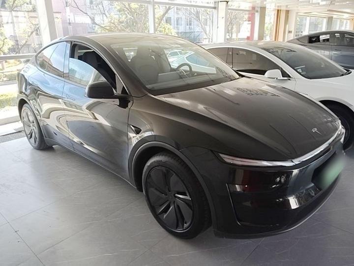 Model Y 2025 RWD photo 3
