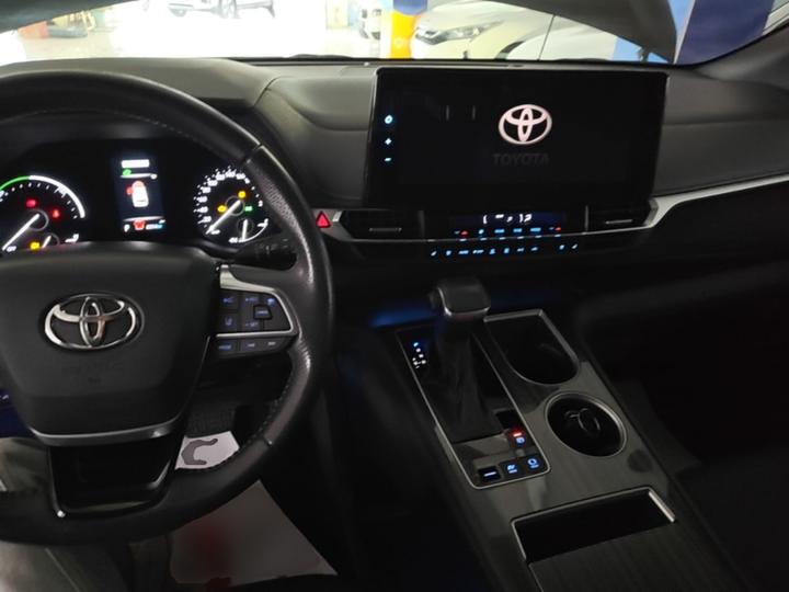 Sienna 2023 2.5L Hybrid Premium photo 2