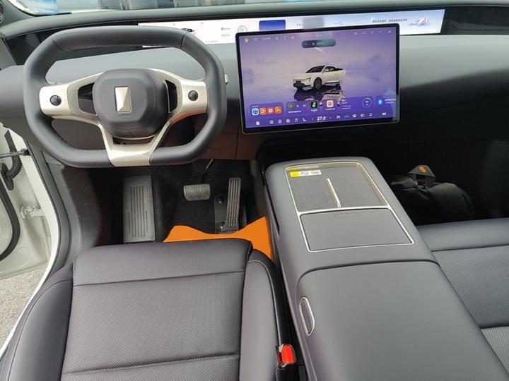 07L 2027 Max+ EV photo 5