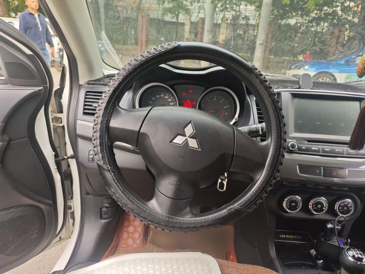 2013 Fashion 1.8L MT Comfort photo 3