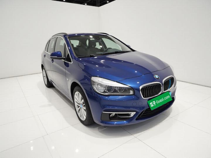 2 Series Wagon 2016 218i Sport Design Package photo 3