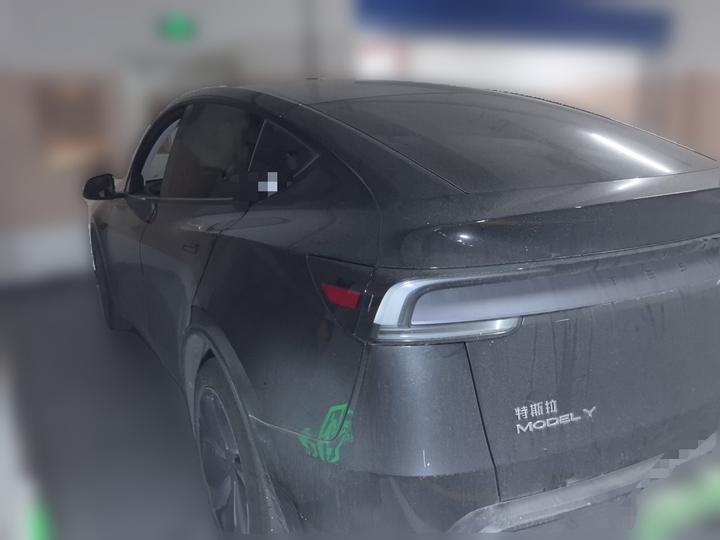 Model Y 2025 RWD photo 4