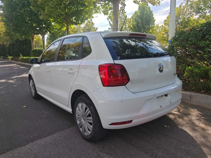 Polo 2016 1.6L AT Comfort photo 4