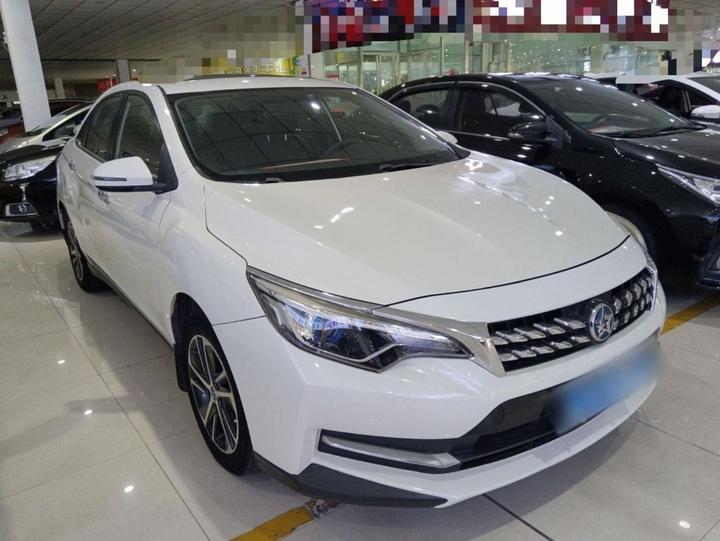 D60 2018 1.6L CVT Connected Elite photo 3