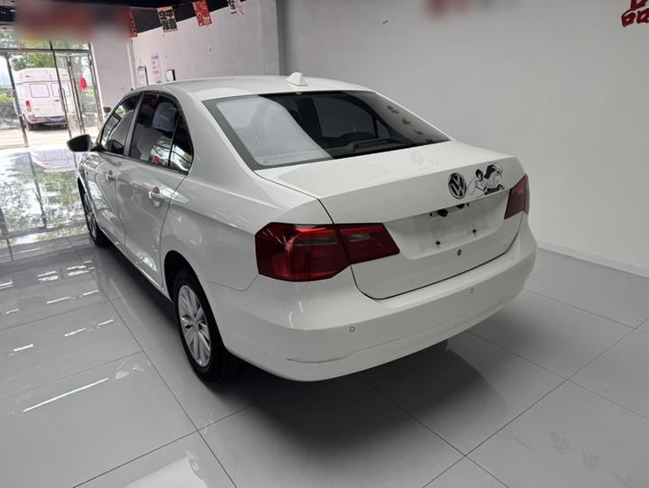 2015 1.6L AT Comfort photo 4