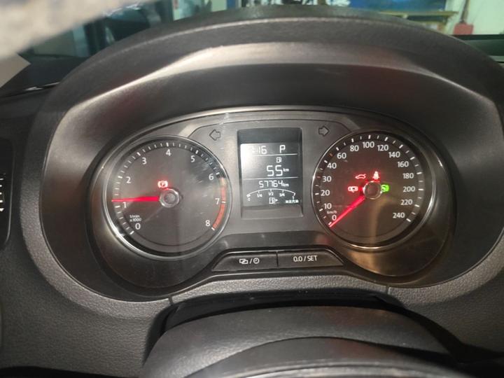 Polo 2016 1.6L AT Comfort photo 8