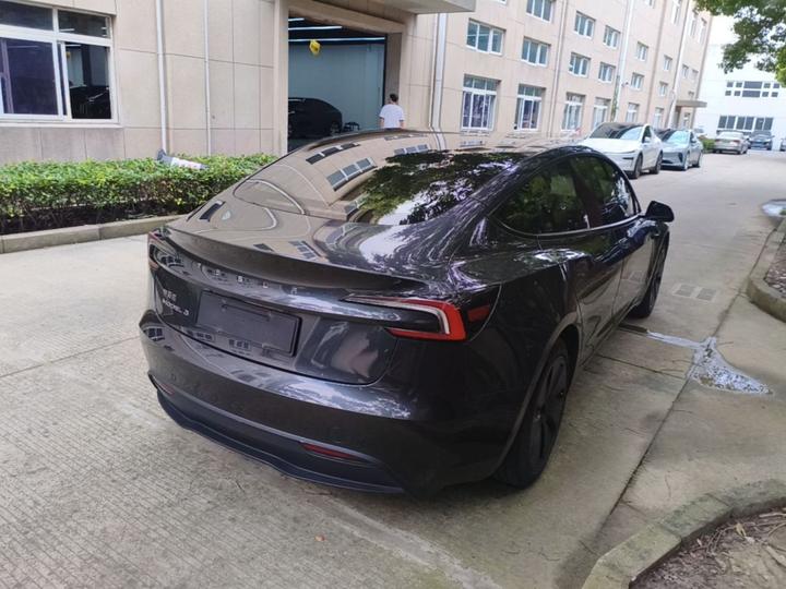 Model 3 2023 RWD photo 4