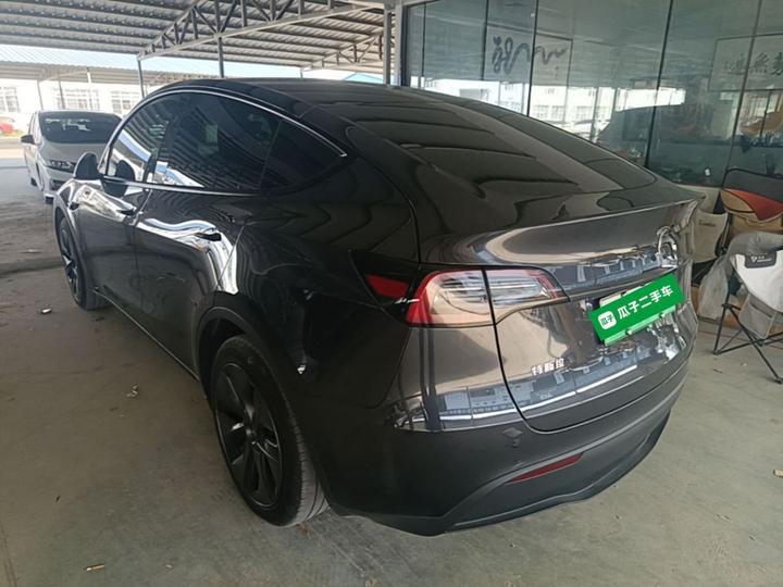 Model Y 2024 RWD photo 4