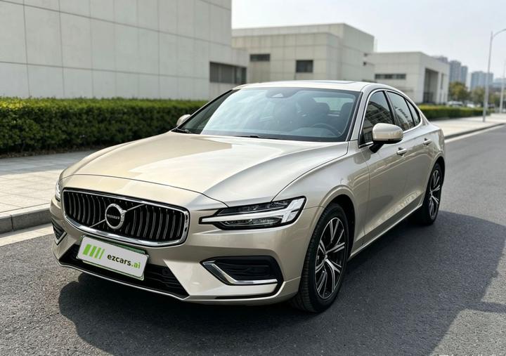 S60 2023 B4 Luxury