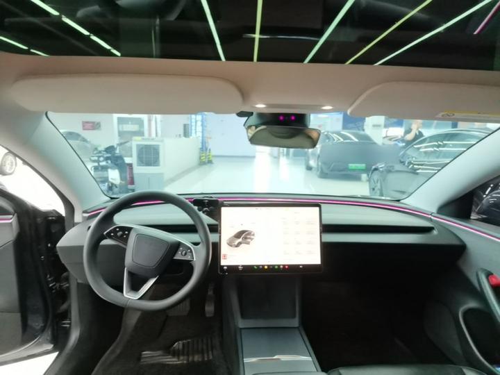 Model 3 2023 RWD photo 5