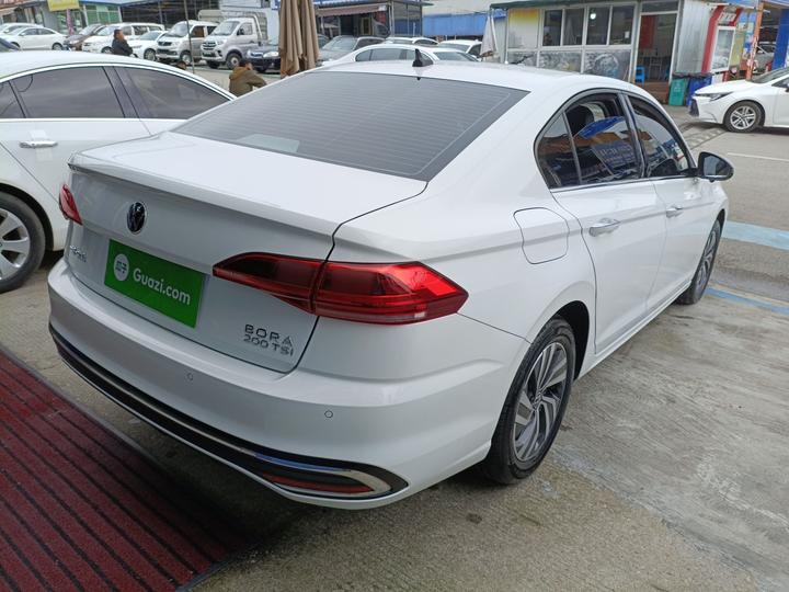 Bora 2023 200TSI DSG photo 3