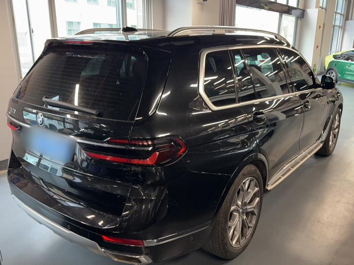 X7 2023 xDrive40i Leading Luxury photo 2
