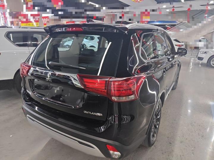 Outlander 2020 2.0L RWD Enjoy 7-Seater photo 4