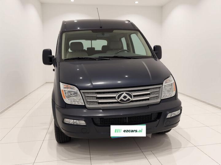 MAXUS V80 2021 2.0T MT Classic Short Wheelbase 5/6-Seater photo 2