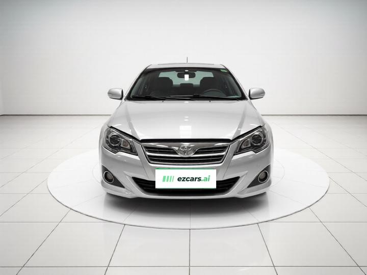2013 1.6L AT Excellence photo 2