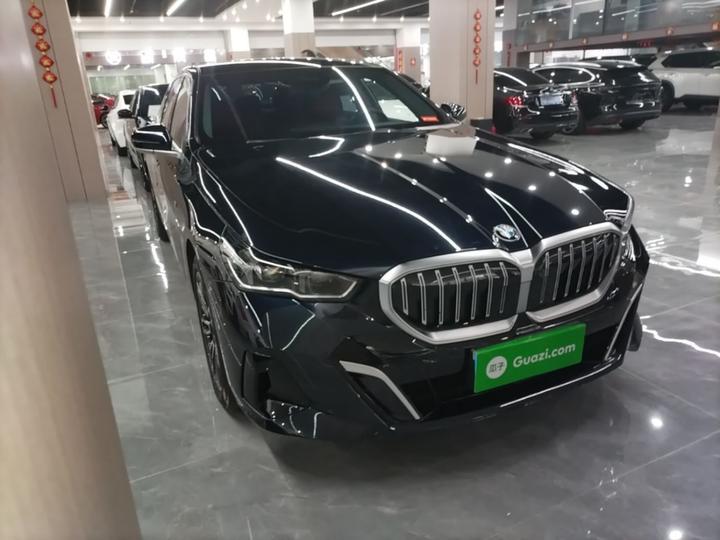 5 Series 2024 530Li Leading M Sport Package photo 3