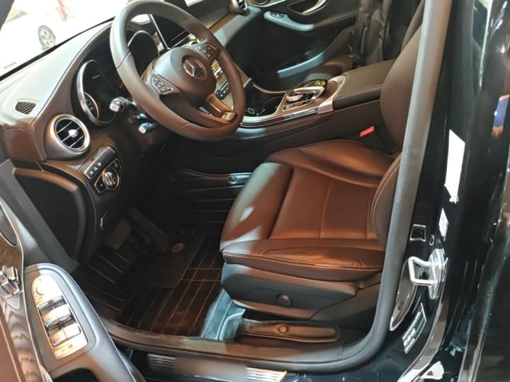 GLC 2018 GLC 300 4MATIC Dynamic photo 6