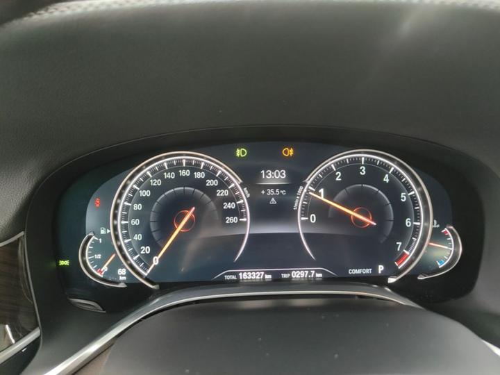 7 Series 2016 730Li Leading photo 3