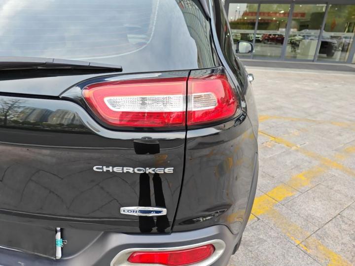Cherokee 2016 2.4L Leading photo 7