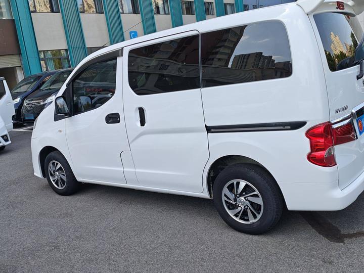 NV200 2016 Facelift 1.6L CVT Luxury photo 4