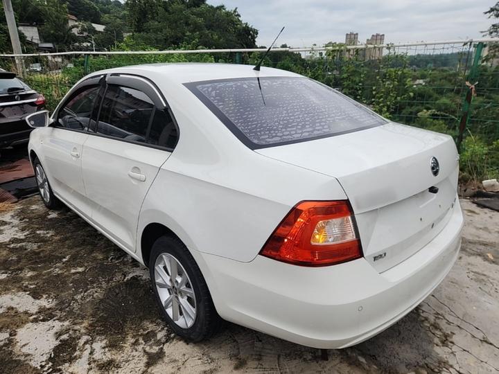 Rapid 2016 1.6L MT photo 4