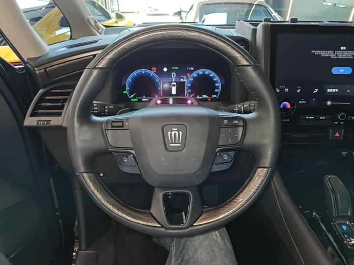 2024 Crown Hybrid 2.5L Supreme photo 7