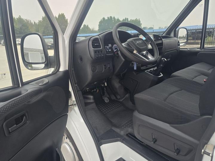 Transit 2019 2.8T Short Wheelbase 3-Seater China VI JX493 photo 7