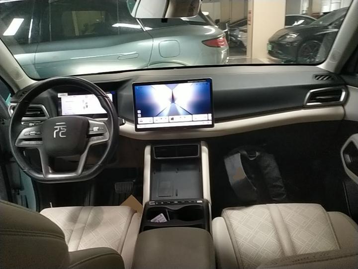 Yuan UP 2025 ADAS 401KM Leading photo 5