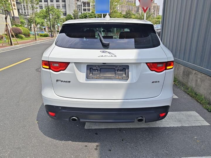 F-PACE 2016 2.0T RWD Exclusive photo 3