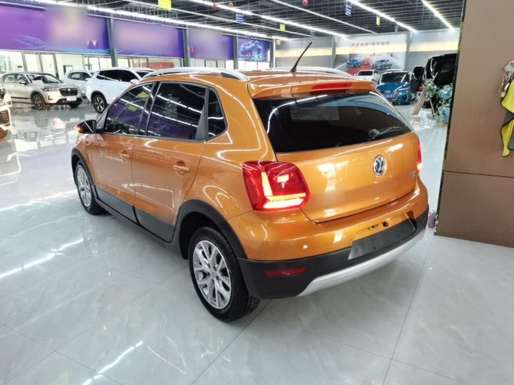 2016 1.6L Cross Polo AT photo 4