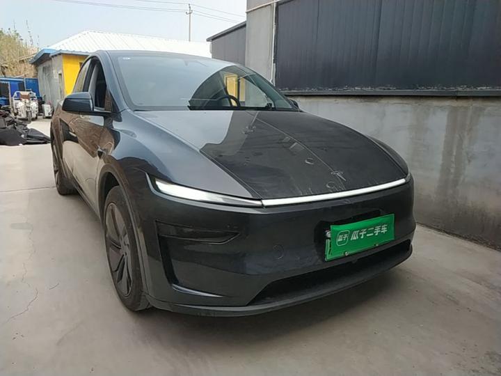 Model Y 2025 RWD photo 3