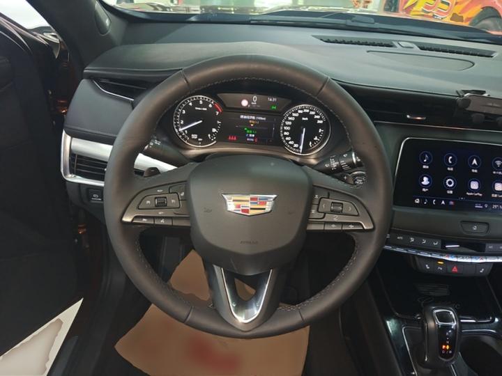 XT4 2018 28T RWD Leading photo 6