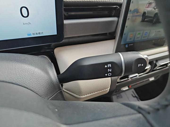Plus 2024 Smart Premium 4-Seater photo 5