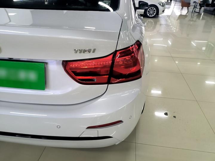 1 Series 2018 118i Sport photo 7