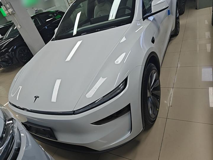 Model Y 2026 RWD photo 2