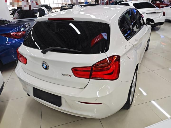 1 Series Imported 2015 120i Leading photo 4