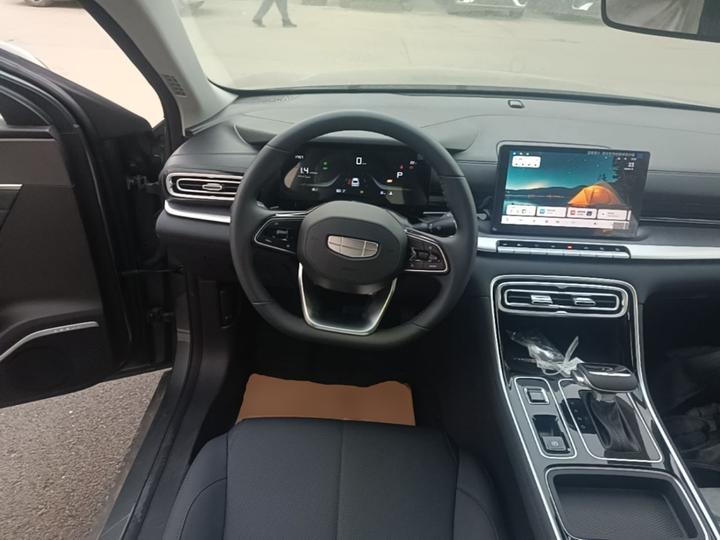 Emgrand 2026 5 1.5L CVT Luxury photo 6